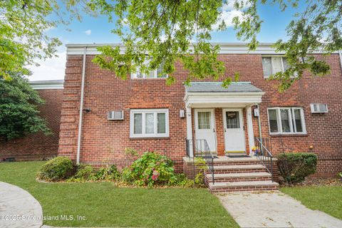 Photo of 50 Seth Court #B, Staten Island, NY 10301 (MLS # 2506236)