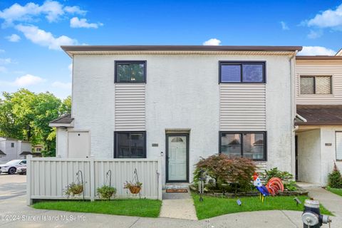 Photo of 156 Surfside Plaza #100, Staten Island, NY 10307 (MLS # 2501640)