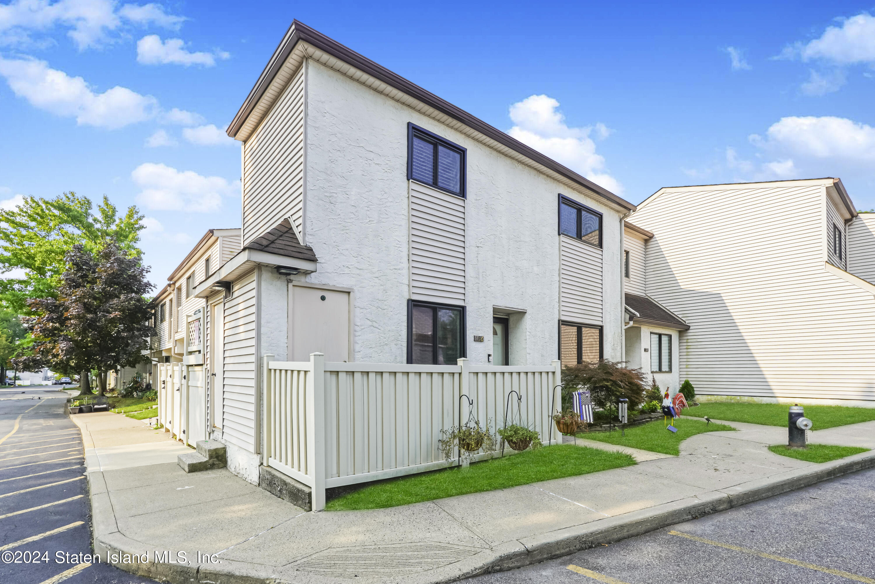 156 Surfside Plaza #100, Staten Island, New York image 3