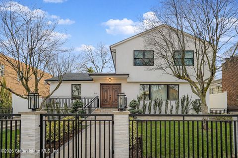 Photo of 64 Jerome Avenue, Staten Island, NY 10305 (MLS # 2601992)