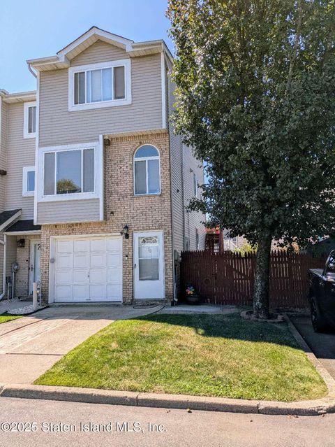 Photo of 50 Mallard Lane, Staten Island, NY 10309 (MLS # 2504887)