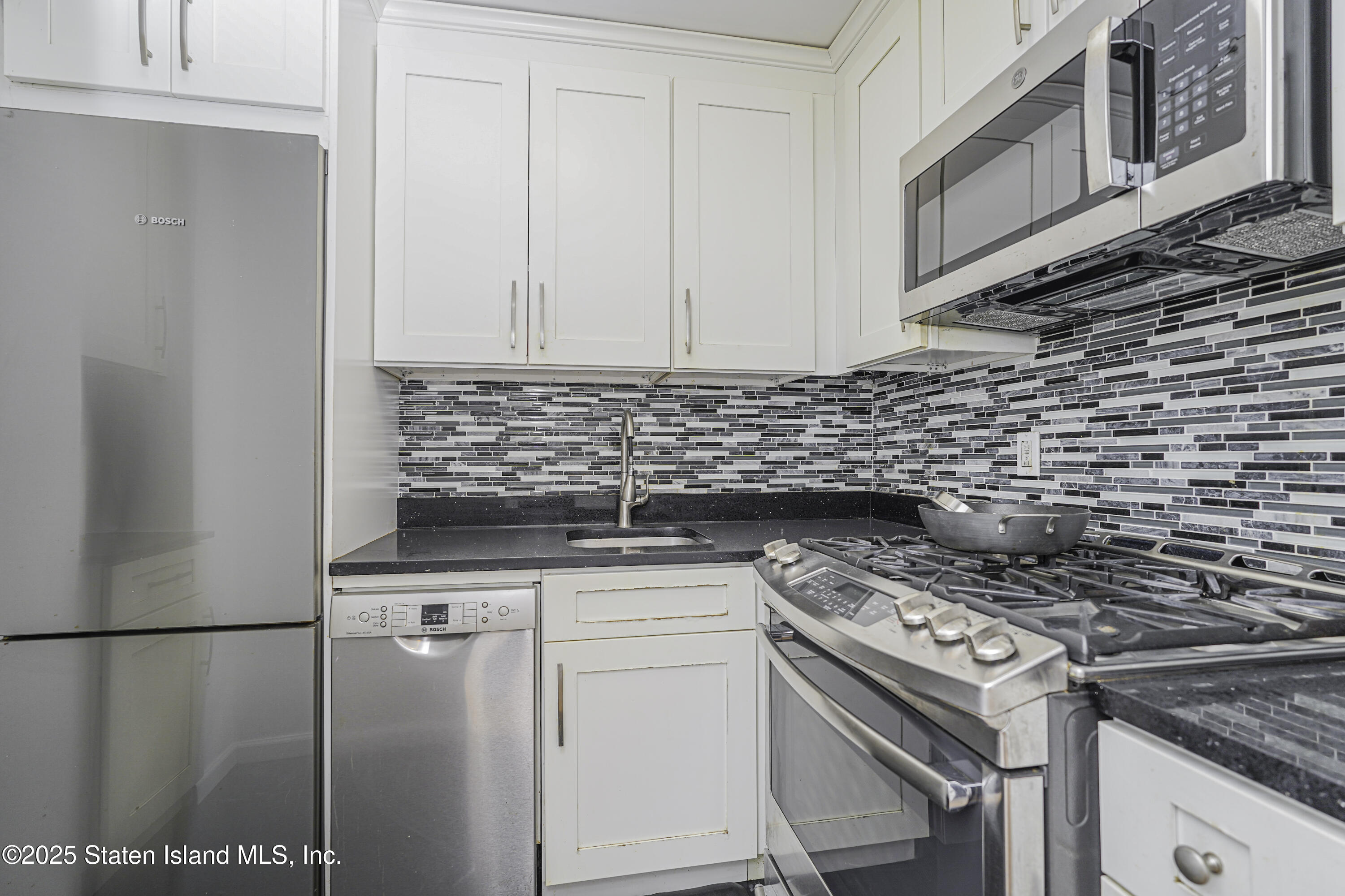 401 E 86th Street #17M, New York, New York image 17