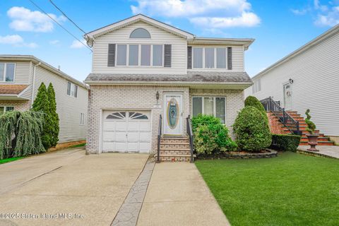 Photo of 222 Mcbaine Avenue, Staten Island, NY 10309 (MLS # 2502702)