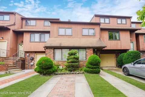 Photo of 25 Alan Loop, Staten Island, NY 10304 (MLS # 2404014)