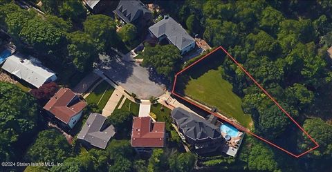 Photo of 138 Grymes Hill Road, Staten Island, NY 10301 (MLS # 2406336)