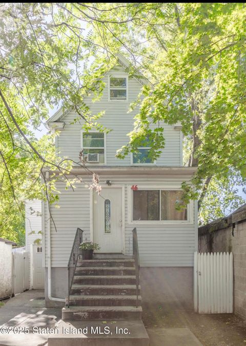 Photo of 46 Elizabeth Street, Staten Island, NY 10310 (MLS # 2500886)
