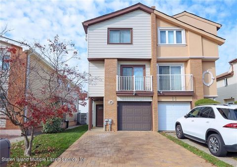 Photo of 15 Denker Place, Staten Island, NY 10314 (MLS # 1165442)