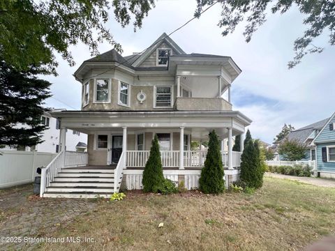 Photo of 79 Cloister Place, Staten Island, NY 10306 (MLS # 2505788)