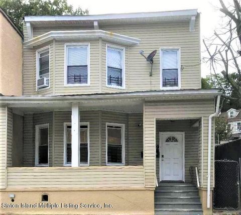 Photo of 39 Brighton Avenue, Staten Island, NY 10301 (MLS # 1161581)