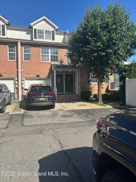 Photo of 7 Sierra Court, Staten Island, NY 10314 (MLS # 2503992)