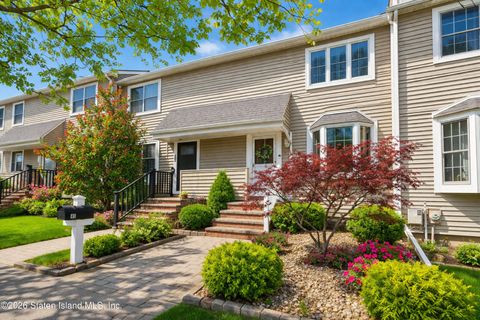 Photo of 43 Wirt Avenue, Staten Island, NY 10309 (MLS # 2602018)