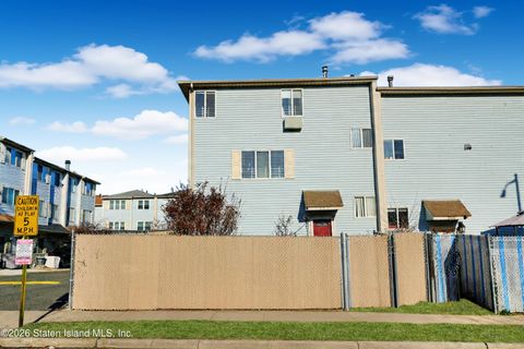 Photo of 257 Candon Avenue, Staten Island, NY 10309 (MLS # 2600434)
