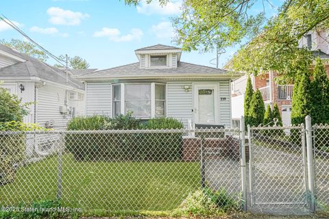 Photo of 339 Freeborn Street, Staten Island, NY 10306 (MLS # 2601092)