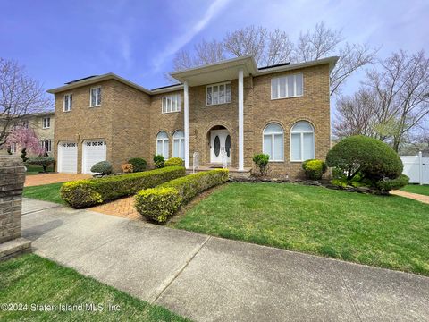 Photo of 55 Nancy Lane, Staten Island, NY 10307 (MLS # 2402114)