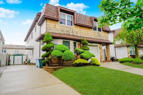 Photo of 433 Arlene Street, Staten Island, NY 10314 (MLS # 2502765)