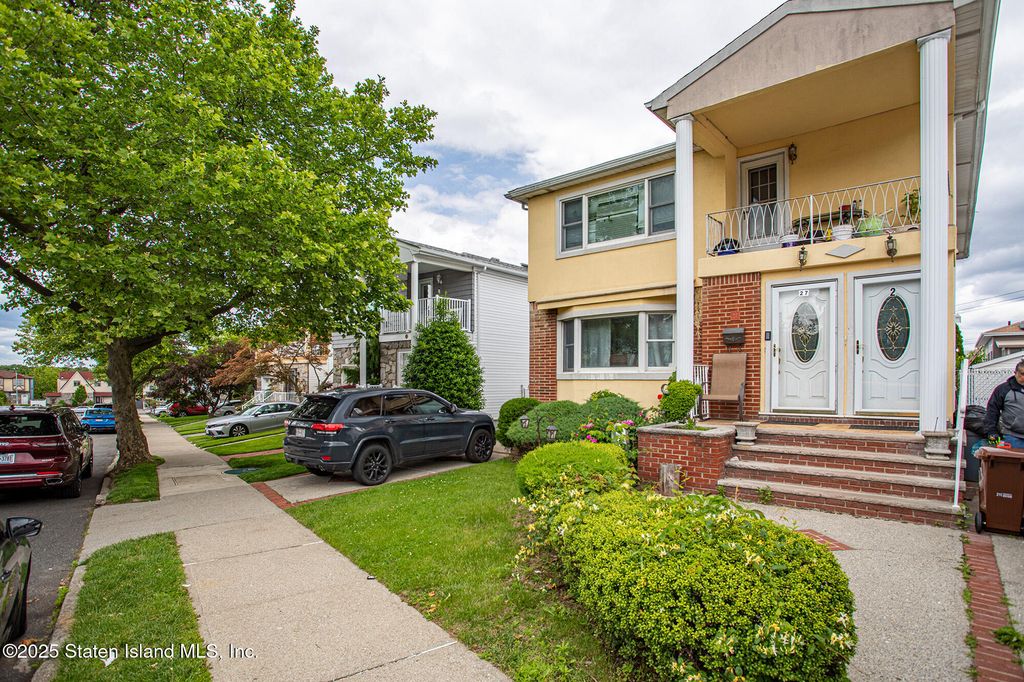 Photo of 27 Bascom Place, Staten Island, NY 10314 (MLS # 2503054)