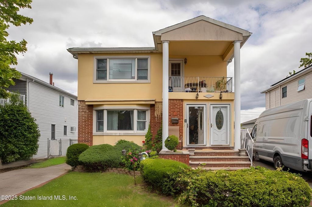 Photo of 27 Bascom Place, Staten Island, NY 10314 (MLS # 2503054)
