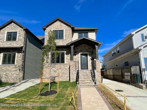 Photo of 551 Rockaway Street, Staten Island, NY 10307 (MLS # 1157484)