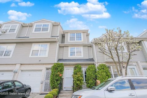 Photo of 330 Skyline Drive #H, Staten Island, NY 10304 (MLS # 2502109)