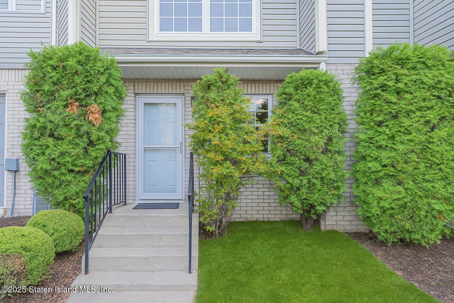 330 Skyline Drive #H, Staten Island, New York image 3