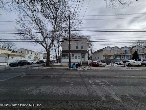 Photo of 355 Bradley Avenue, Staten Island, NY 10314 (MLS # 2600879)