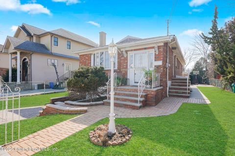 Photo of 74 Reno Avenue, Staten Island, NY 10306 (MLS # 2500980)