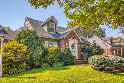Photo of 32 College Avenue, Staten Island, NY 10314 (MLS # 1164328)