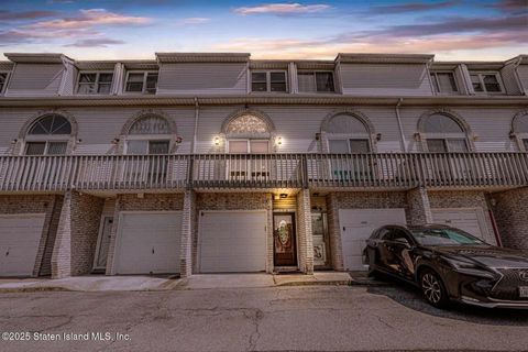 Photo of 429 Hylan Boulevard, Staten Island, NY 10305 (MLS # 2504136)