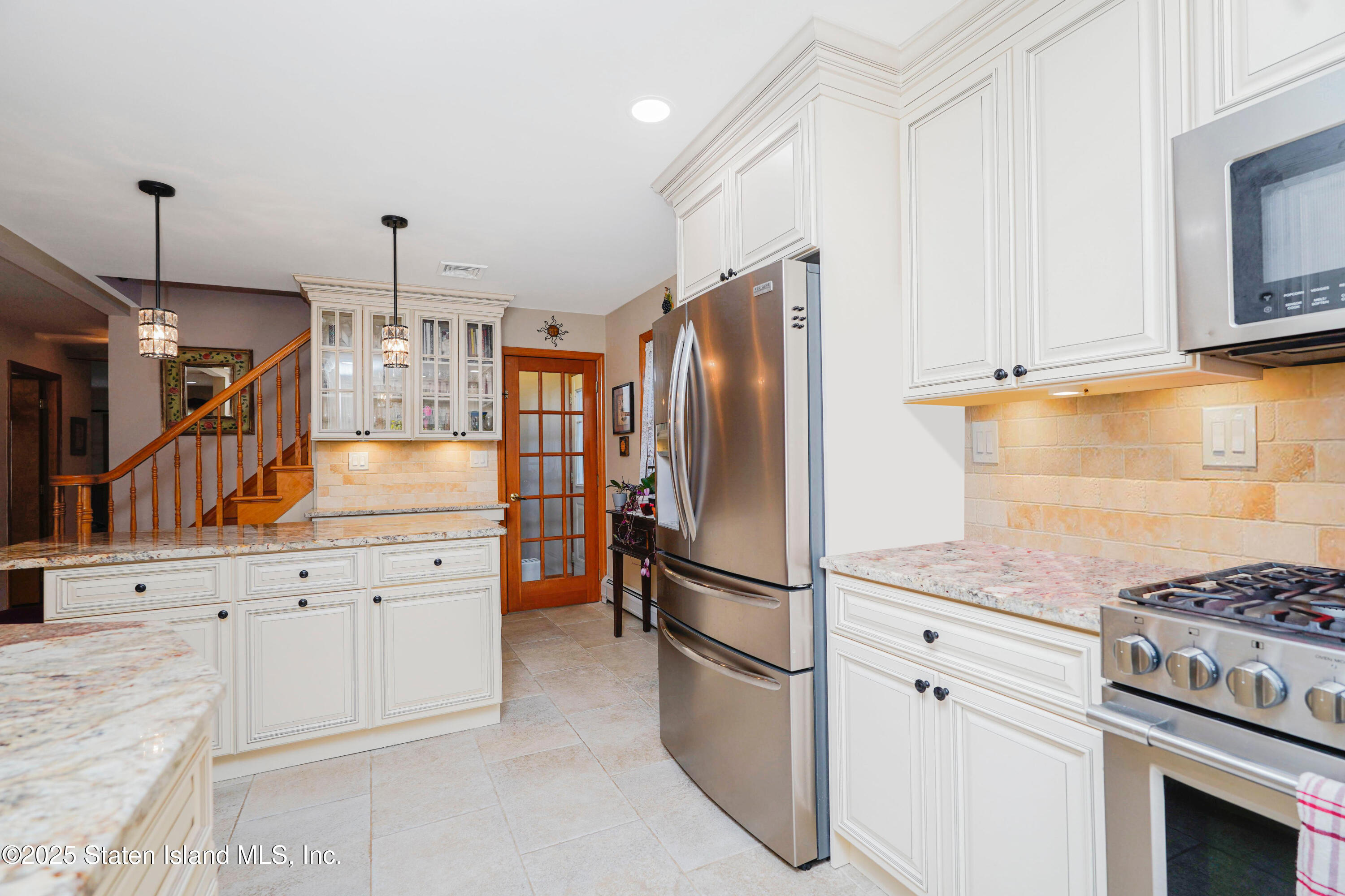 Staten Island, New York 10304, United States, 5 Bedrooms Bedrooms, ,2 BathroomsBathrooms,Residential,Pending,151085