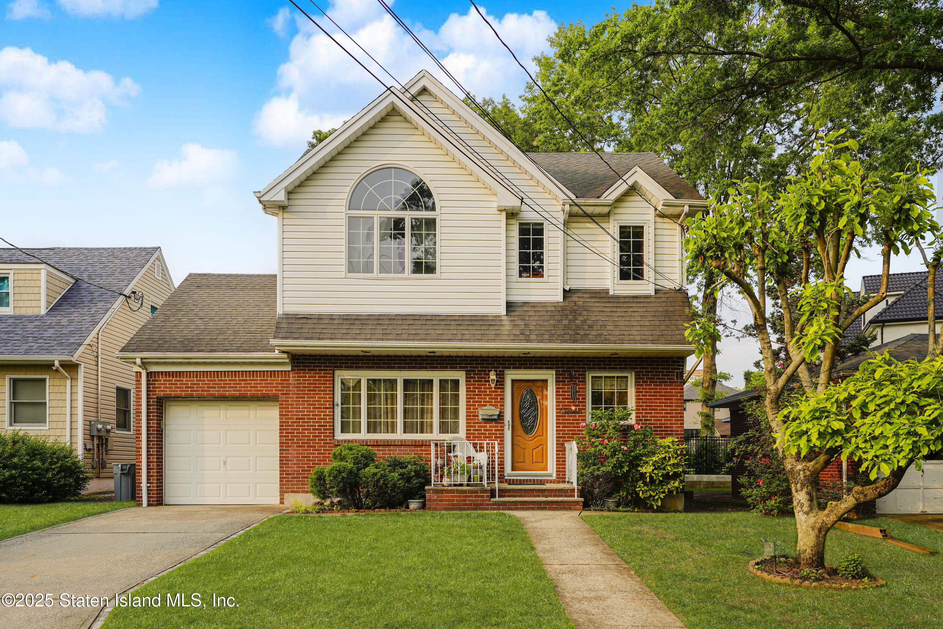 Staten Island, New York 10304, United States, 5 Bedrooms Bedrooms, ,2 BathroomsBathrooms,Residential,Pending,151085