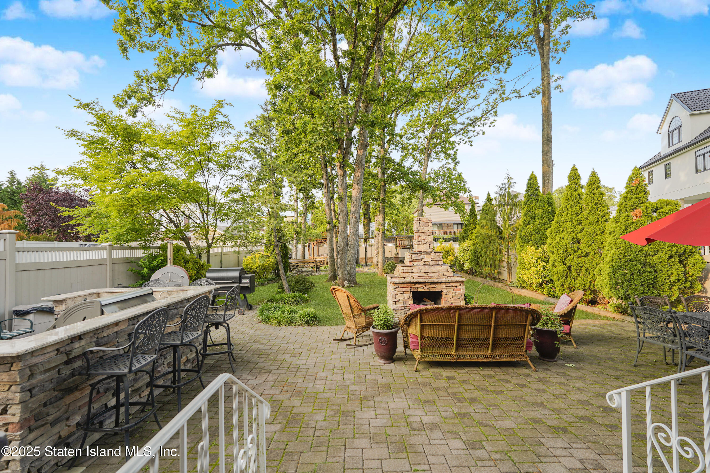 Staten Island, New York 10304, United States, 5 Bedrooms Bedrooms, ,2 BathroomsBathrooms,Residential,Pending,151085