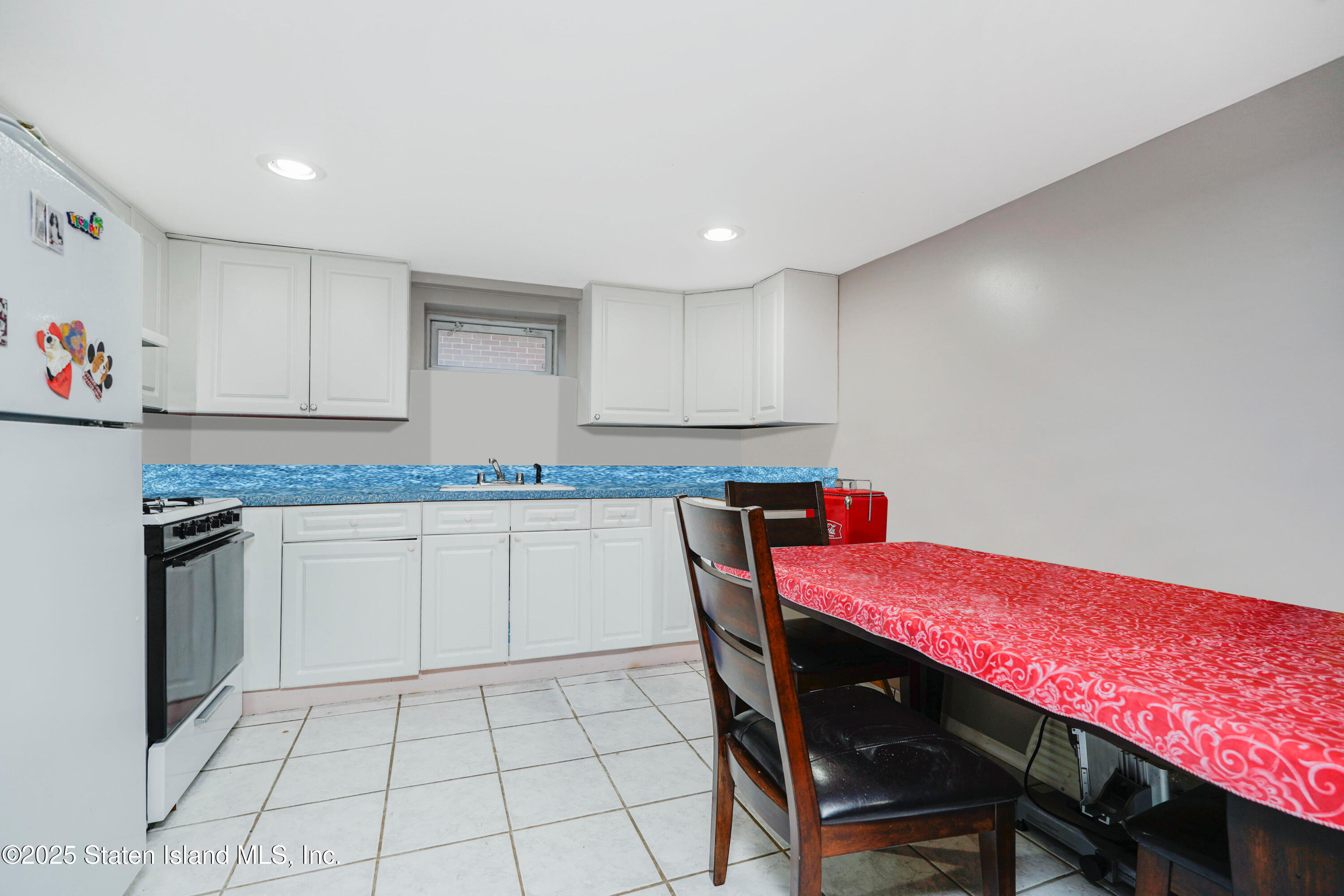 Staten Island, New York 10304, United States, 5 Bedrooms Bedrooms, ,2 BathroomsBathrooms,Residential,Pending,151085