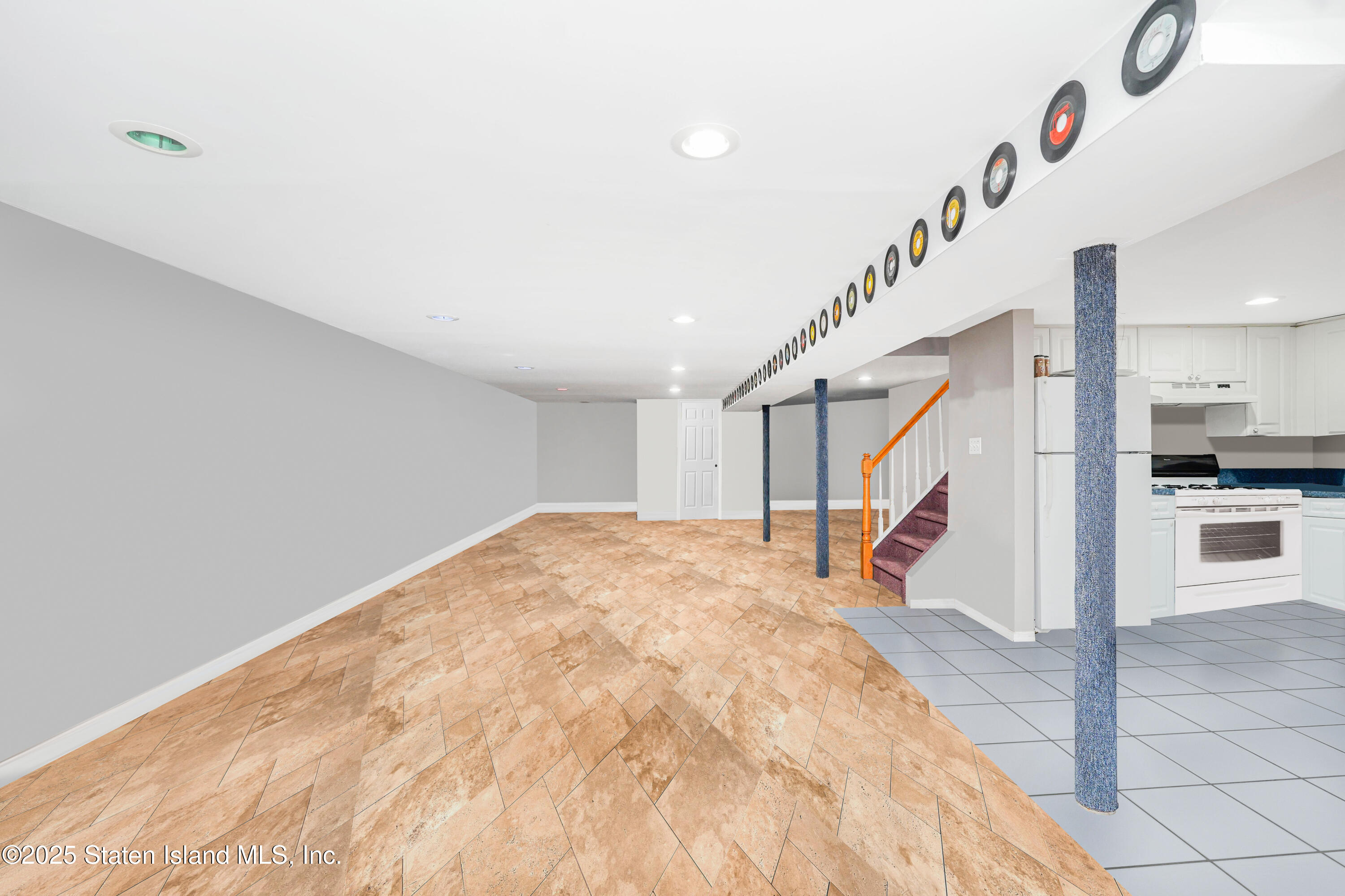 Staten Island, New York 10304, United States, 5 Bedrooms Bedrooms, ,2 BathroomsBathrooms,Residential,Pending,151085