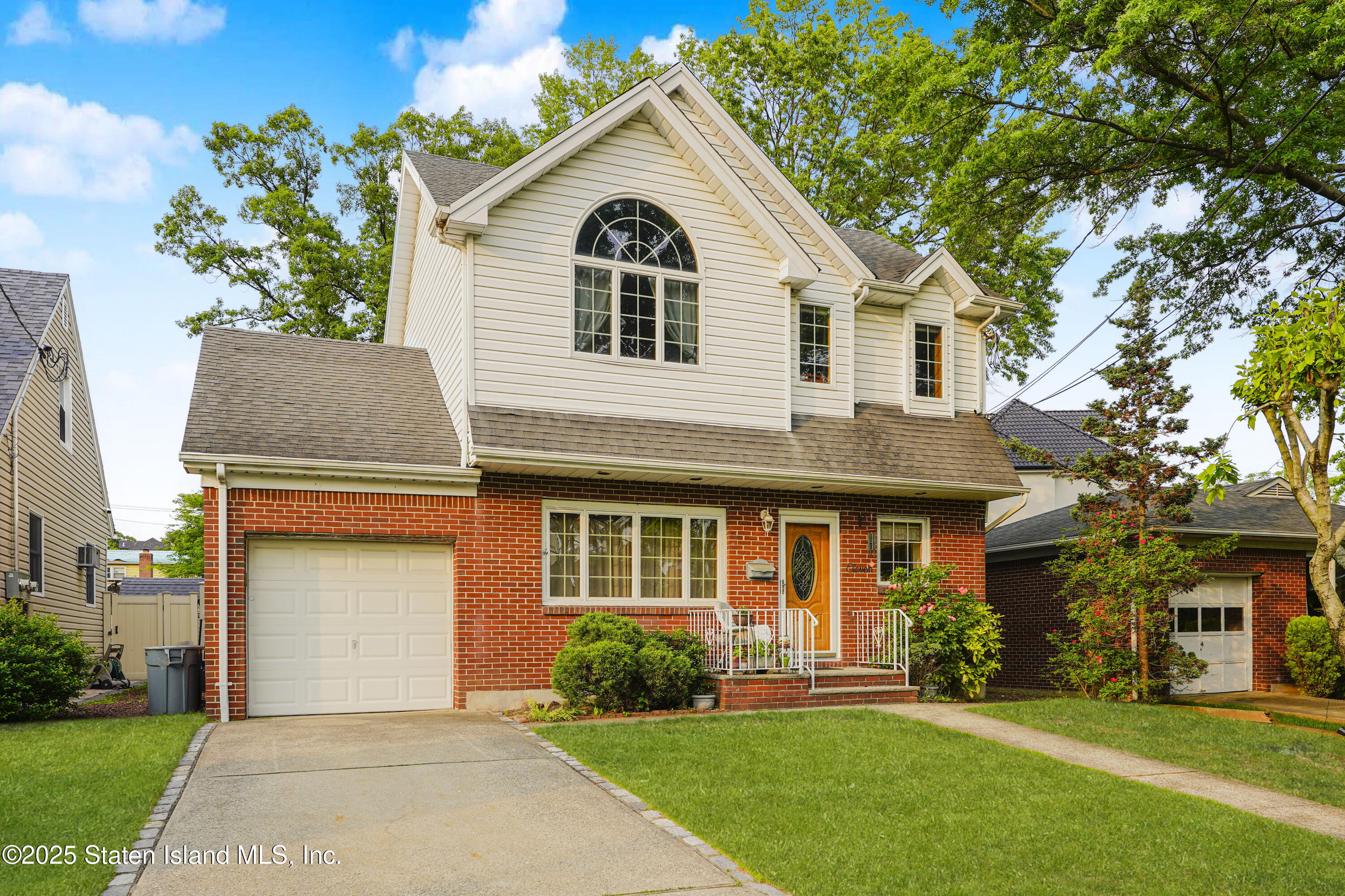 Staten Island, New York 10304, United States, 5 Bedrooms Bedrooms, ,2 BathroomsBathrooms,Residential,Pending,151085