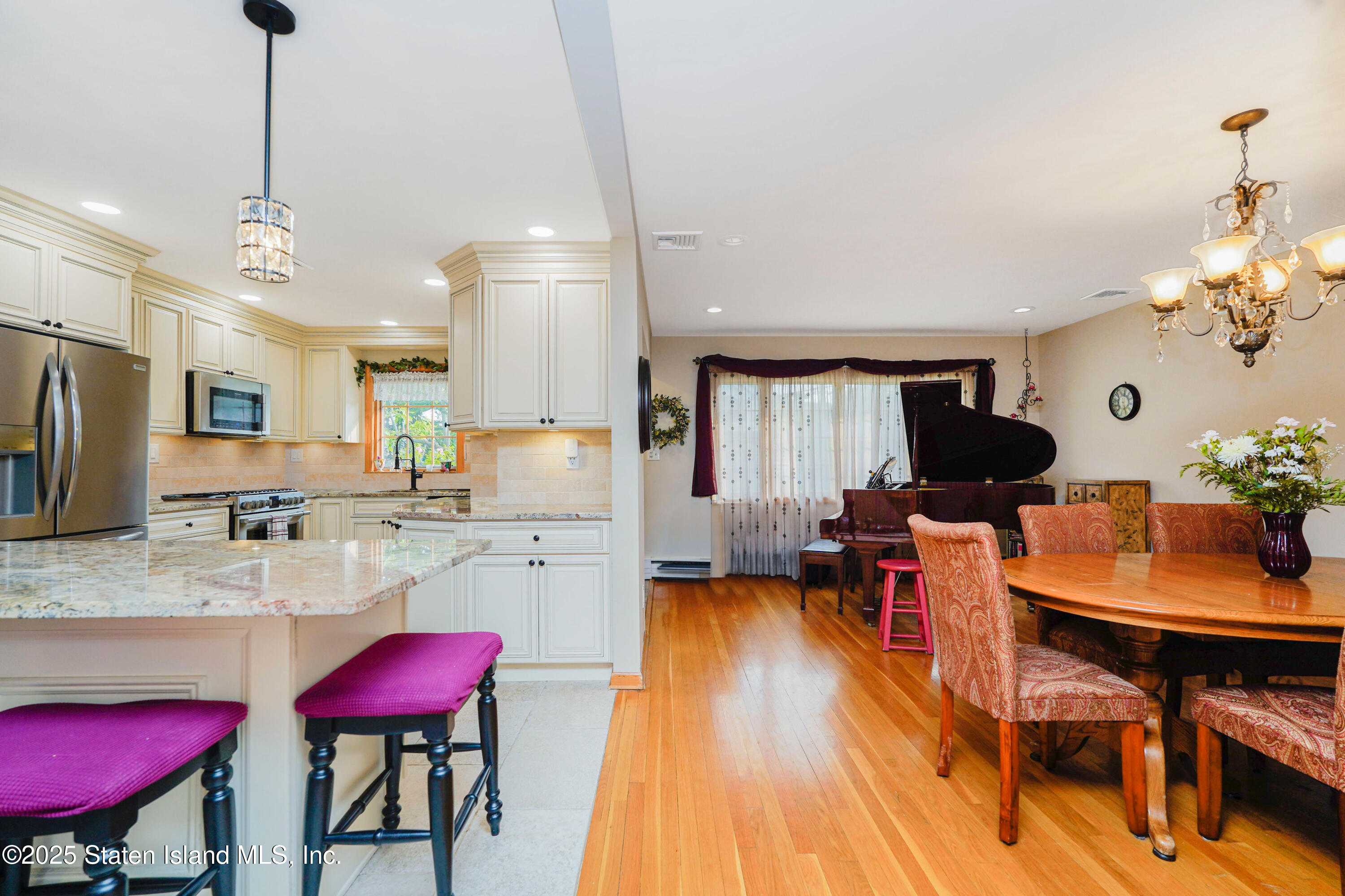 Staten Island, New York 10304, United States, 5 Bedrooms Bedrooms, ,2 BathroomsBathrooms,Residential,Pending,151085