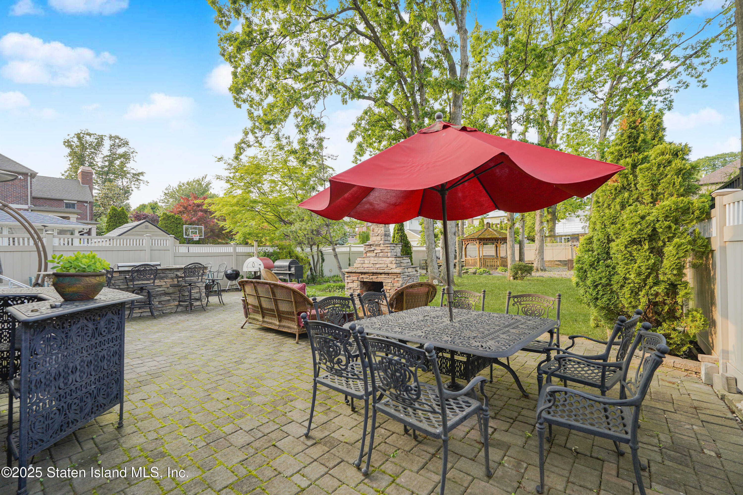 Staten Island, New York 10304, United States, 5 Bedrooms Bedrooms, ,2 BathroomsBathrooms,Residential,Pending,151085