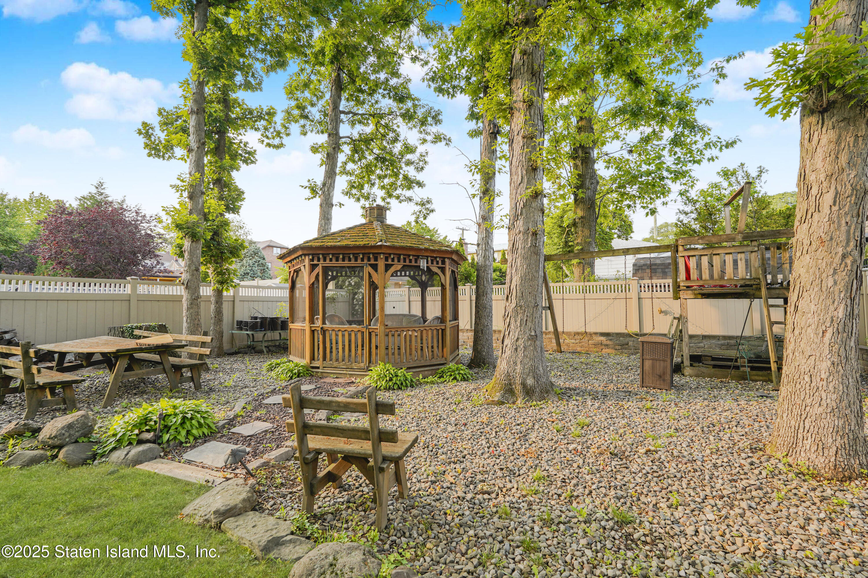 Staten Island, New York 10304, United States, 5 Bedrooms Bedrooms, ,2 BathroomsBathrooms,Residential,Pending,151085