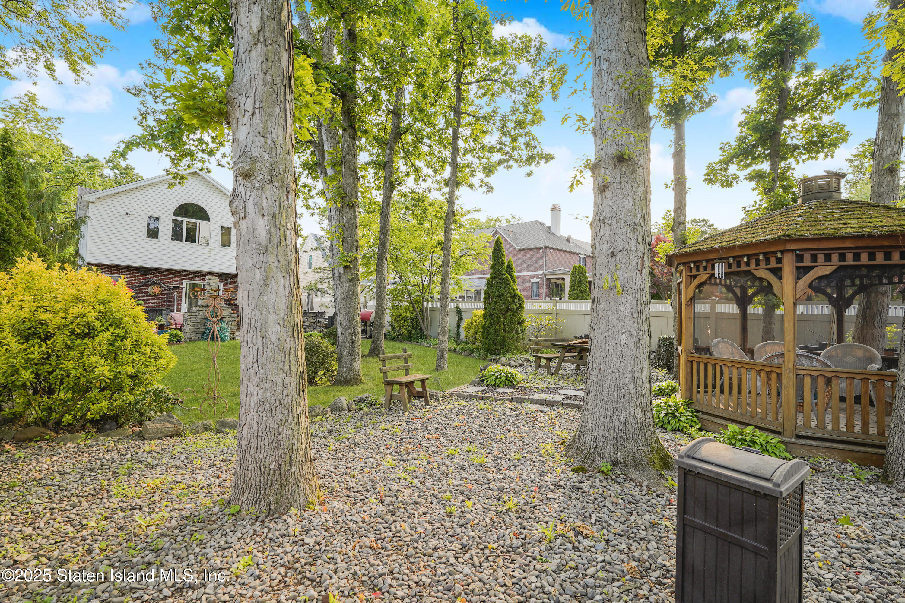 Staten Island, New York 10304, United States, 5 Bedrooms Bedrooms, ,2 BathroomsBathrooms,Residential,Pending,151085