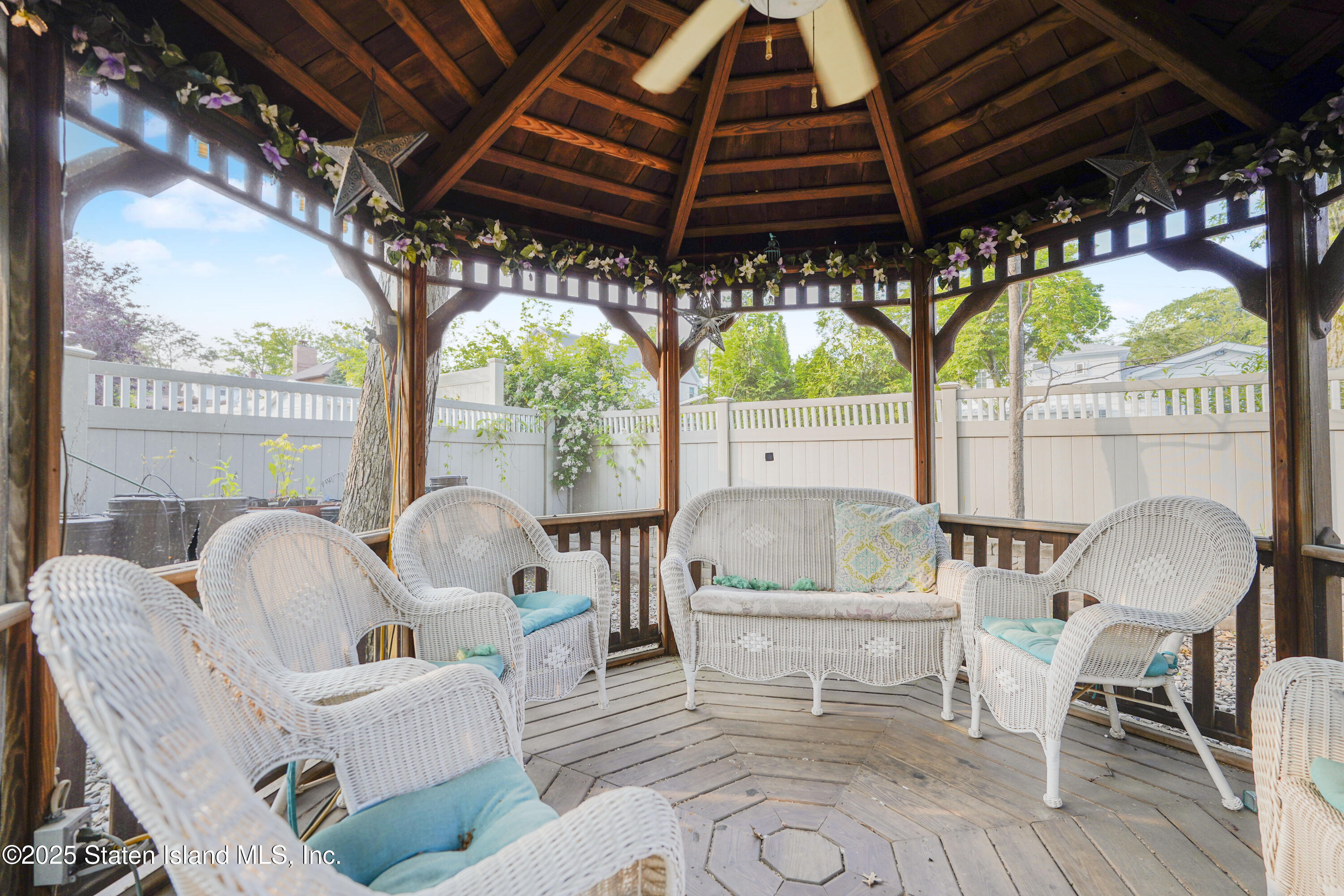 Staten Island, New York 10304, United States, 5 Bedrooms Bedrooms, ,2 BathroomsBathrooms,Residential,Pending,151085