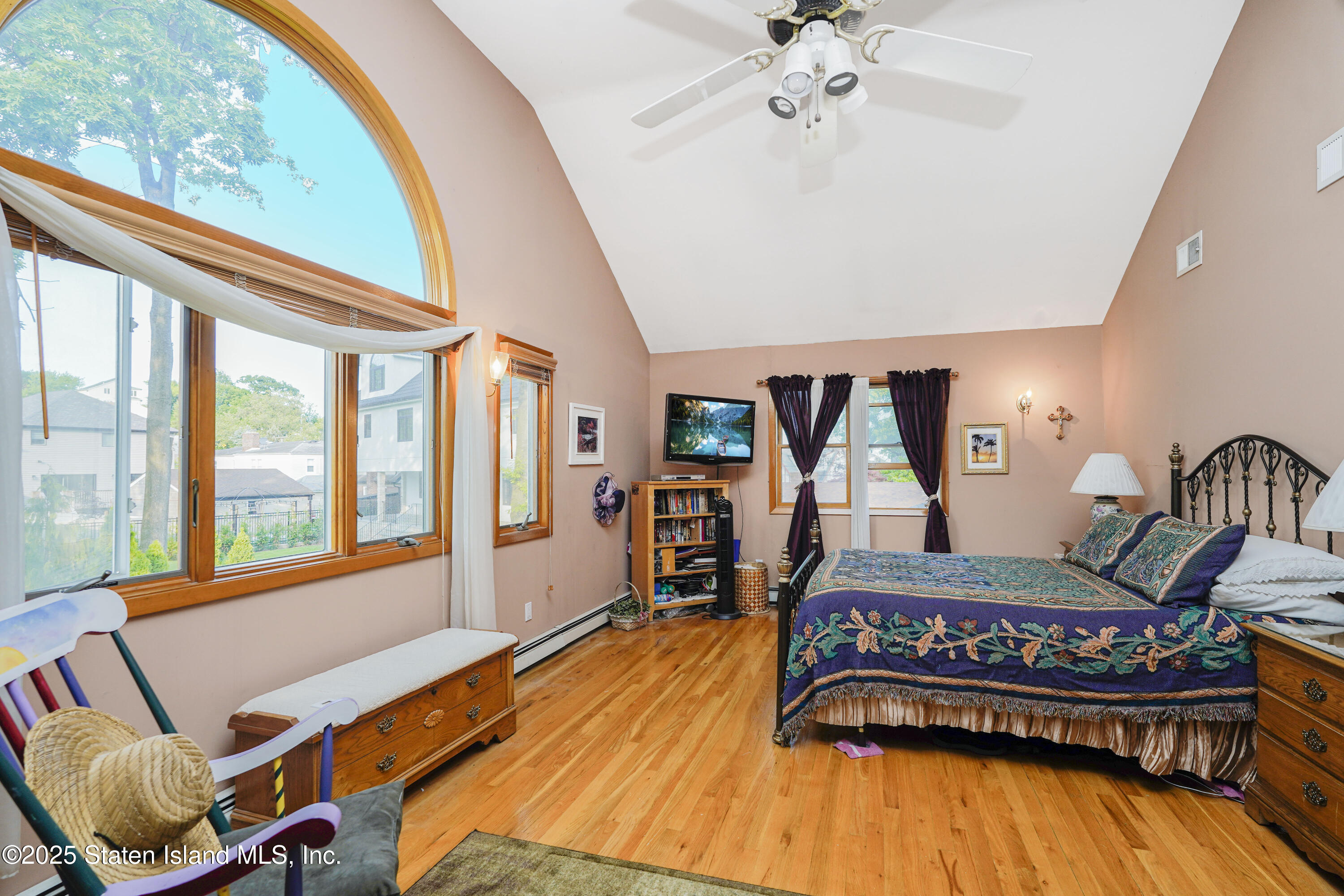 Staten Island, New York 10304, United States, 5 Bedrooms Bedrooms, ,2 BathroomsBathrooms,Residential,Pending,151085