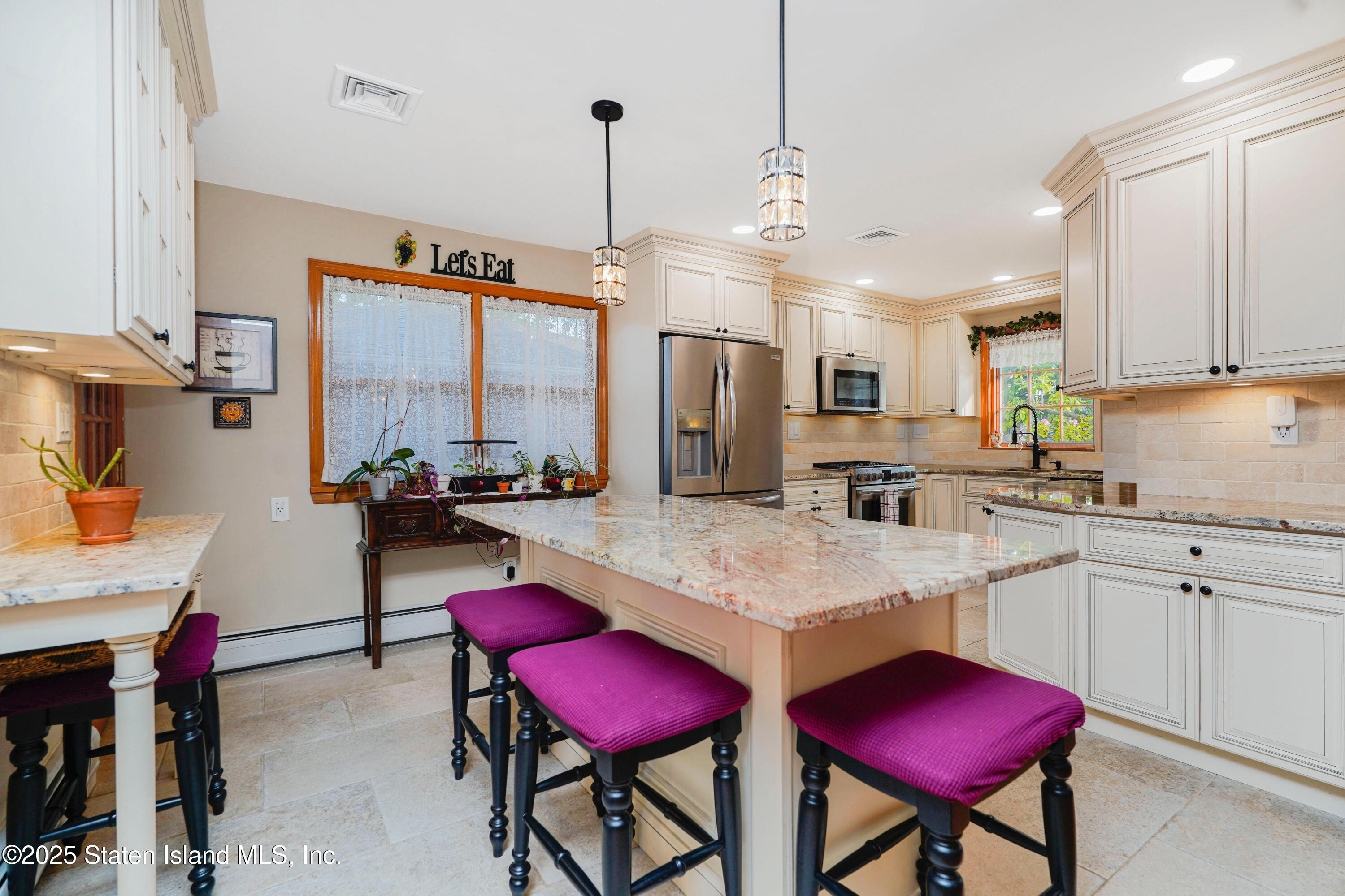 Staten Island, New York 10304, United States, 5 Bedrooms Bedrooms, ,2 BathroomsBathrooms,Residential,Pending,151085