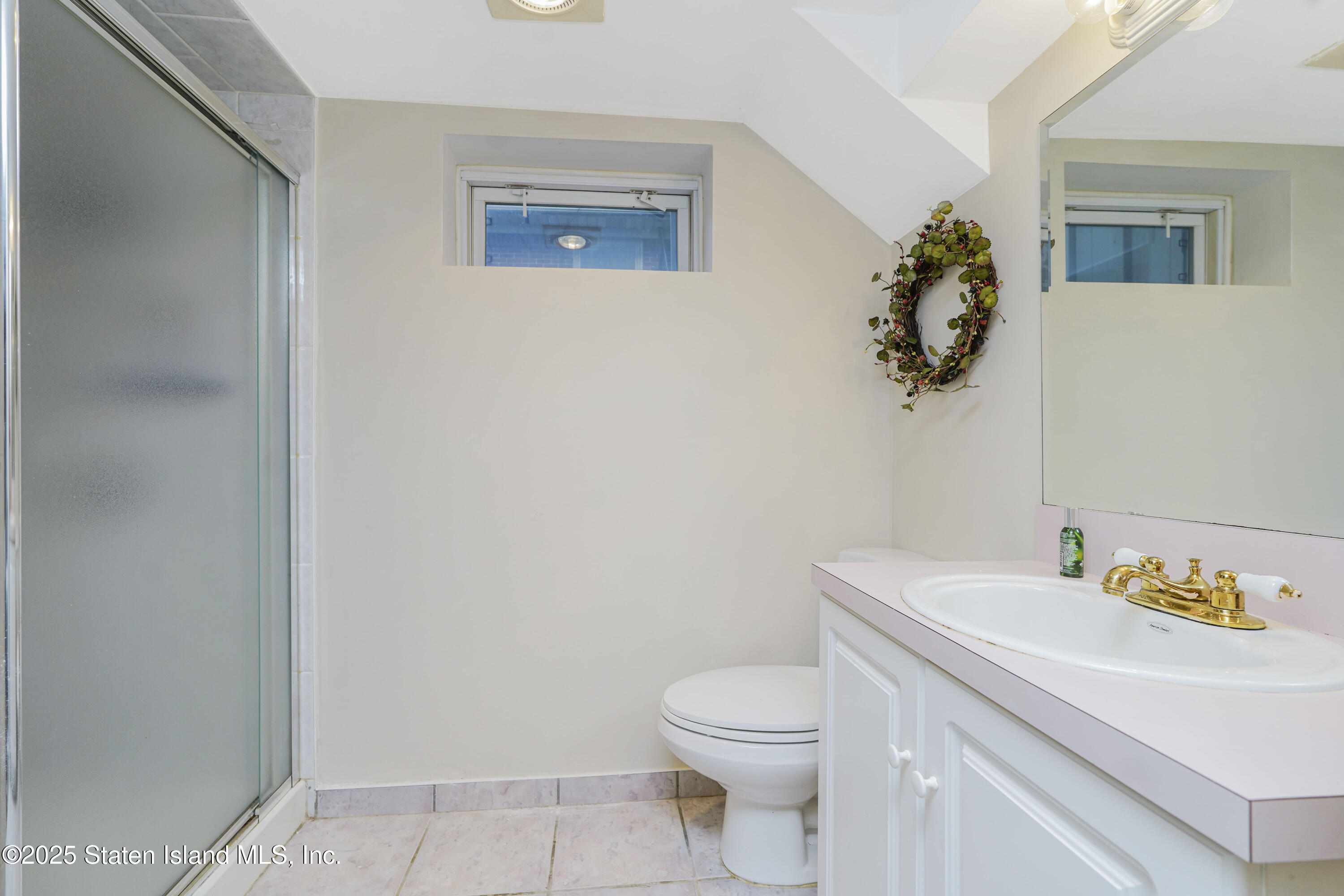 Staten Island, New York 10304, United States, 5 Bedrooms Bedrooms, ,2 BathroomsBathrooms,Residential,Pending,151085