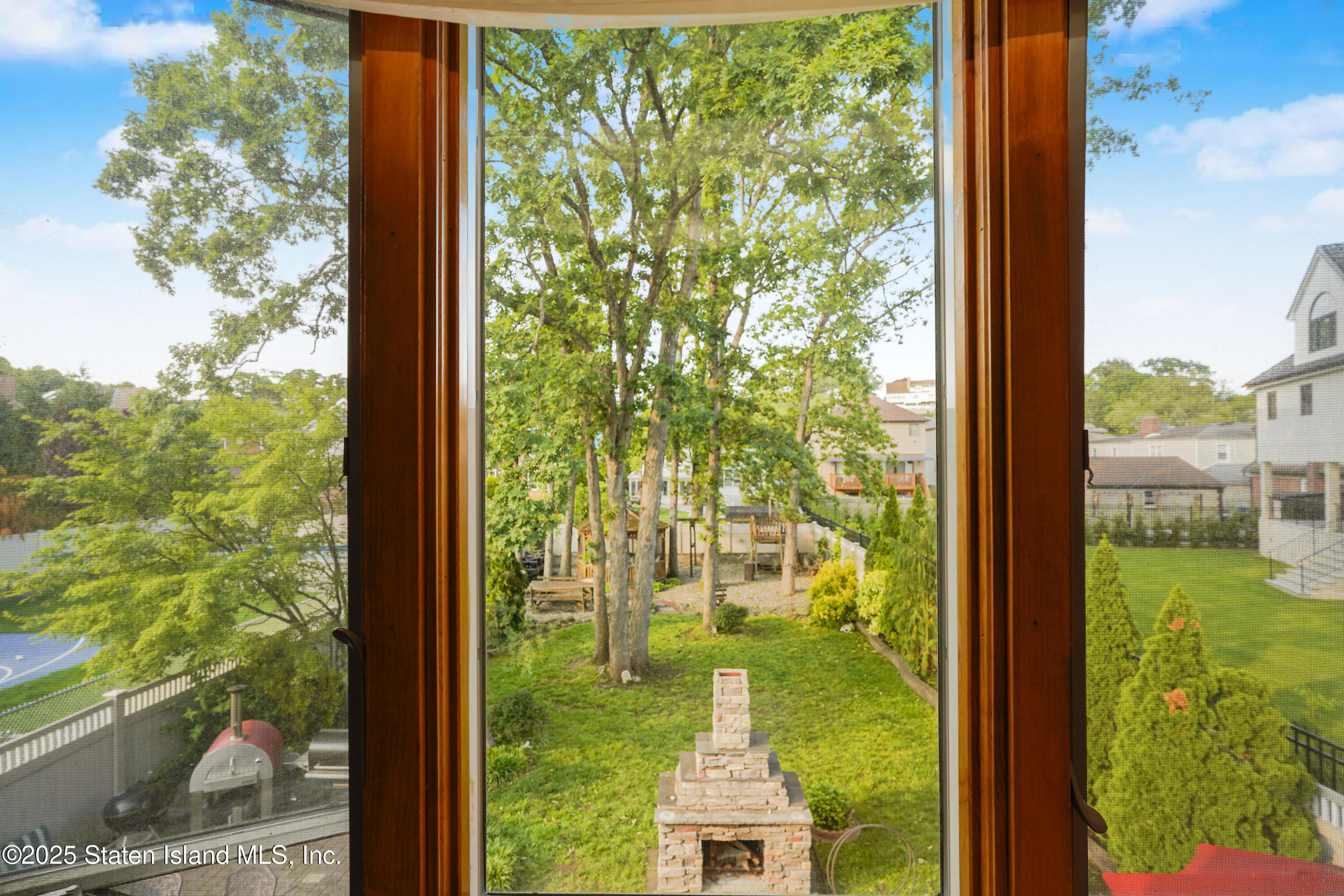 Staten Island, New York 10304, United States, 5 Bedrooms Bedrooms, ,2 BathroomsBathrooms,Residential,Pending,151085