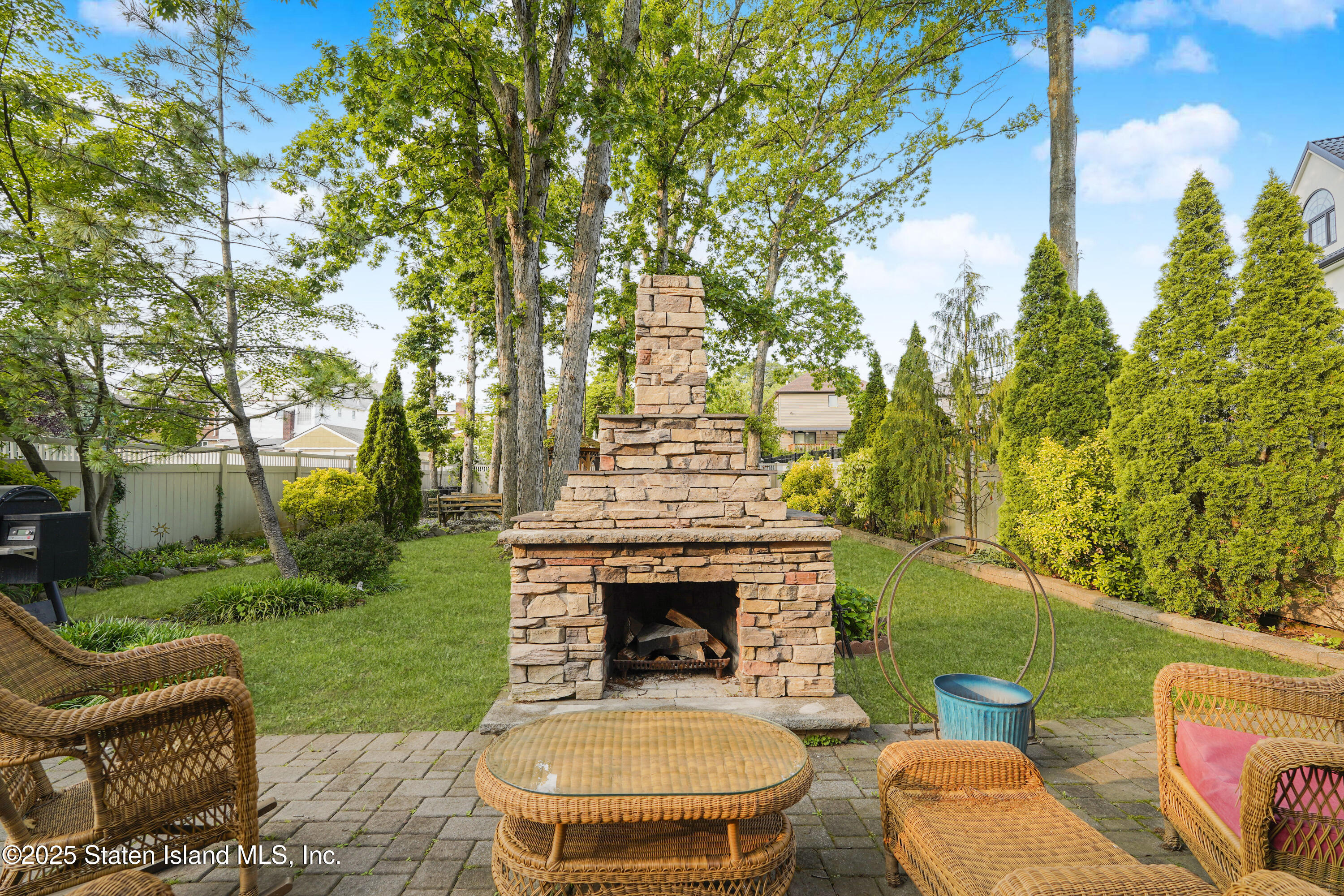 Staten Island, New York 10304, United States, 5 Bedrooms Bedrooms, ,2 BathroomsBathrooms,Residential,Pending,151085