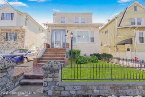 Photo of 116 Coursen Place, Staten Island, NY 10304 (MLS # 2500220)