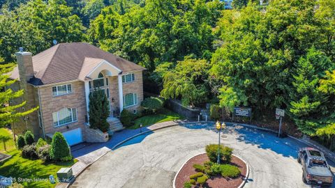Photo of 76 Jenna Lane, Staten Island, NY 10304 (MLS # 2505799)