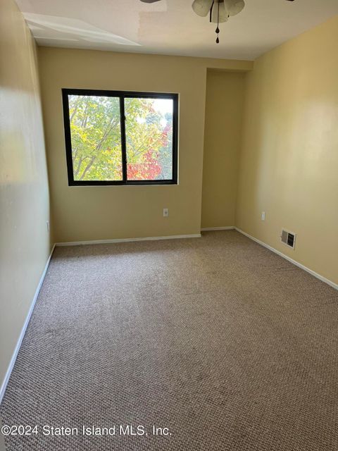 Photo of 49 Drumgoole Road E, Staten Island, NY 10312 (MLS # 2404972)