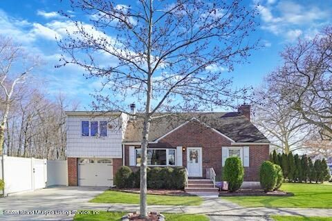 Photo of 180 8th Street, Staten Island, NY 10306 (MLS # 2401068)