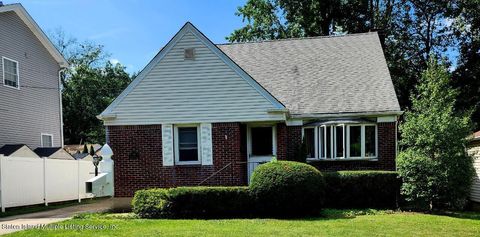 Photo of 415 Flint Street, Staten Island, NY 10306 (MLS # 1162247)