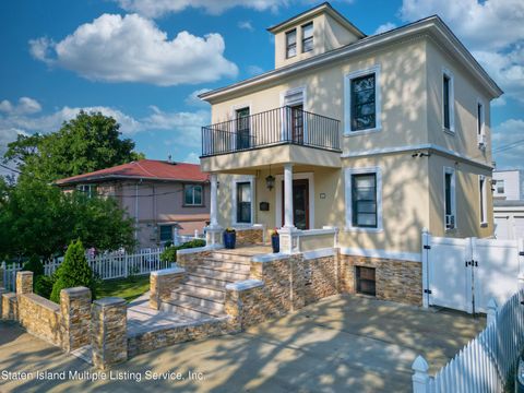 Photo of 17 Meadow Avenue, Staten Island, NY 10304 (MLS # 1163155)